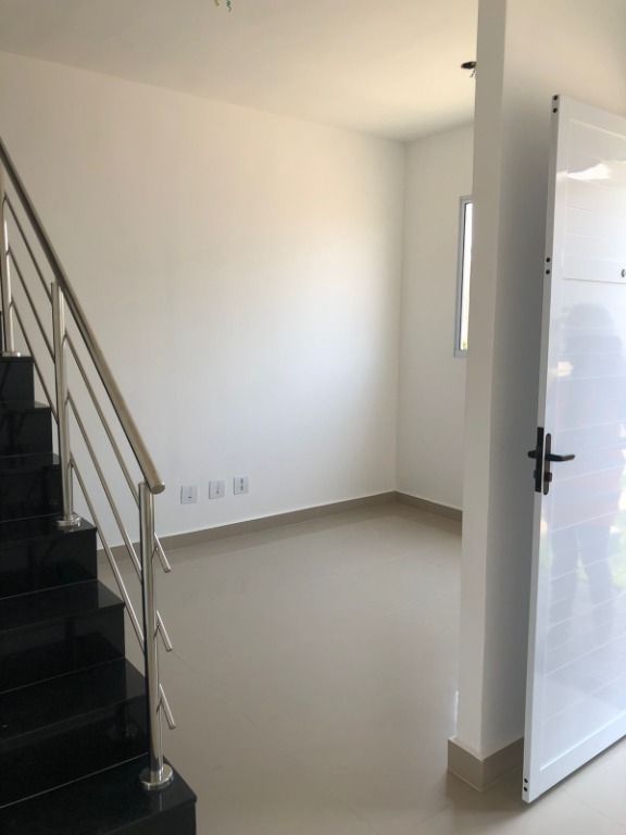 Casa de Condomínio à venda com 3 quartos, 93m² - Foto 2