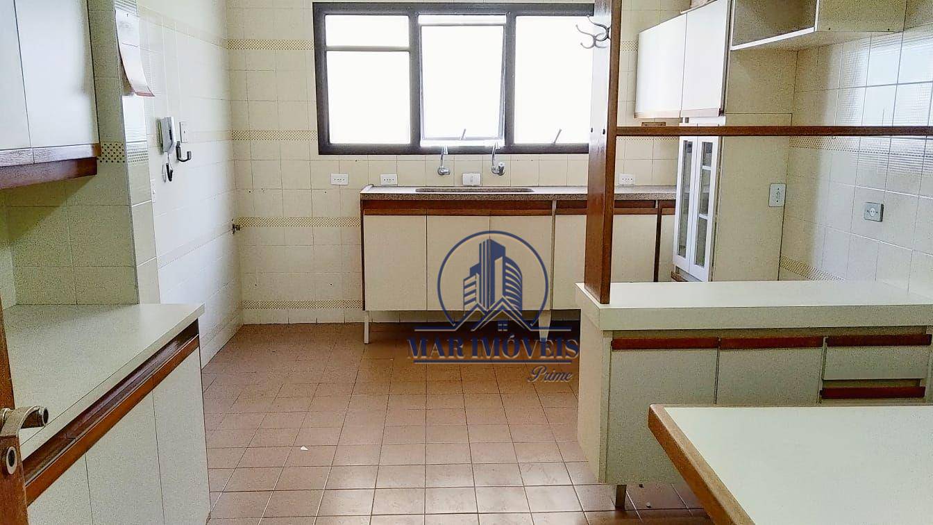 Apartamento para alugar com 3 quartos, 150m² - Foto 13