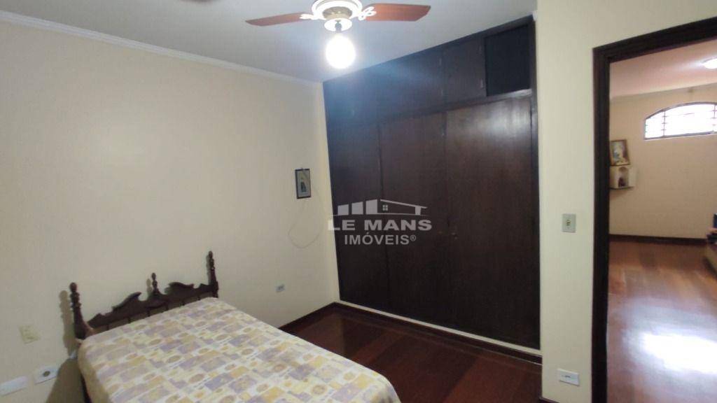 Casa à venda com 4 quartos, 331m² - Foto 24