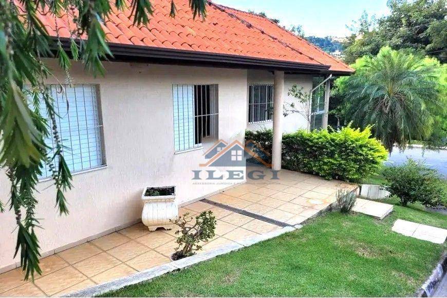 Casa de Condomínio para alugar com 4 quartos, 239m² - Foto 3