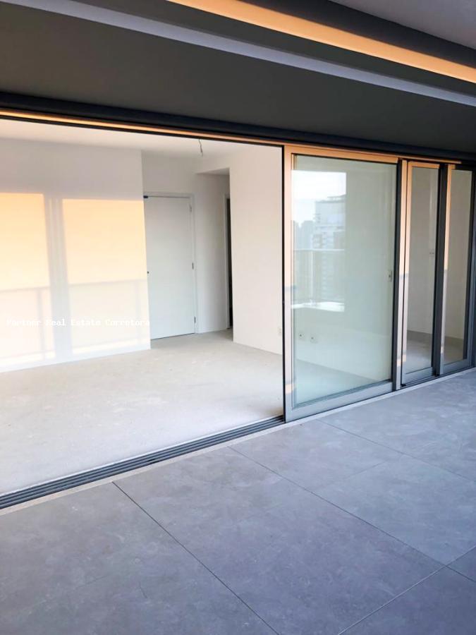 Apartamento à venda com 4 quartos, 225m² - Foto 2