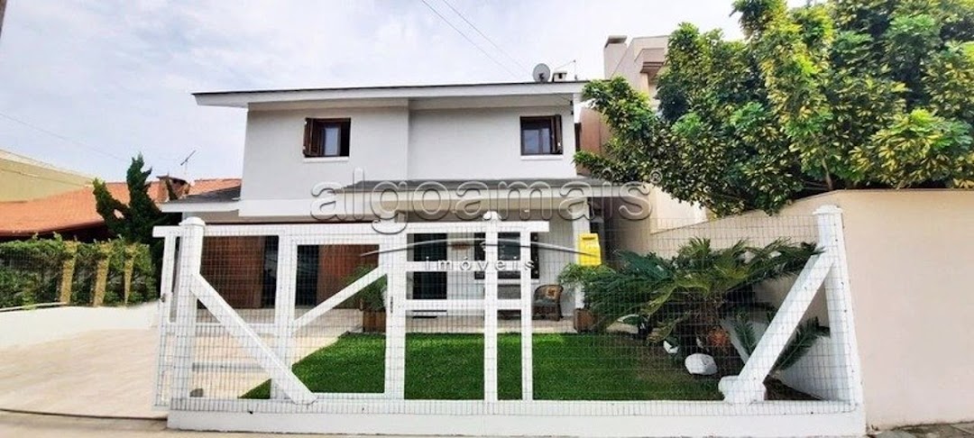 Casa à venda com 6 quartos, 300m² - Foto 2