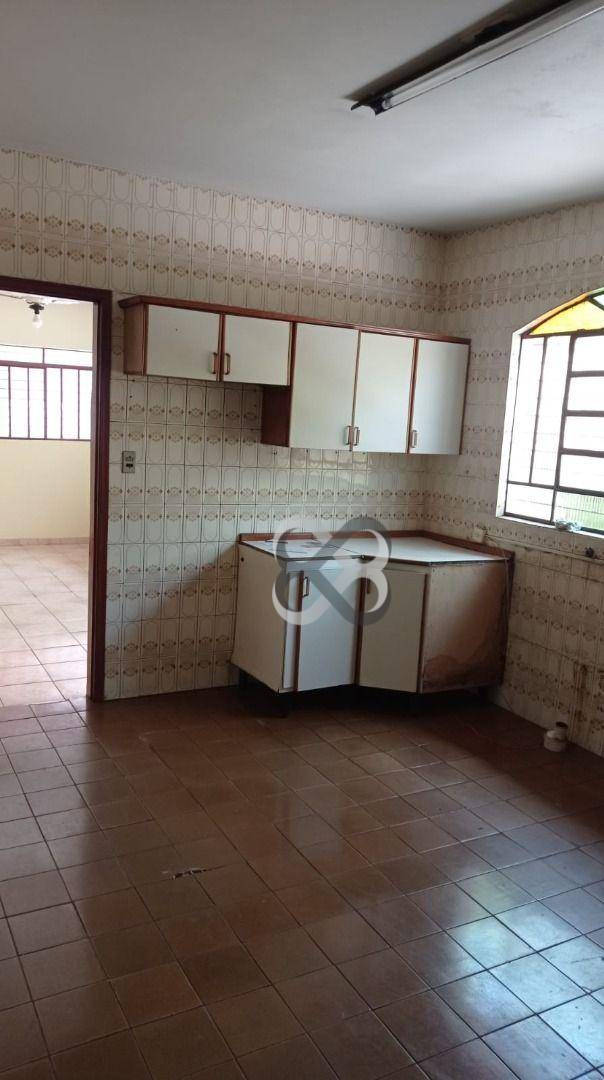 Casa à venda com 3 quartos, 320m² - Foto 12