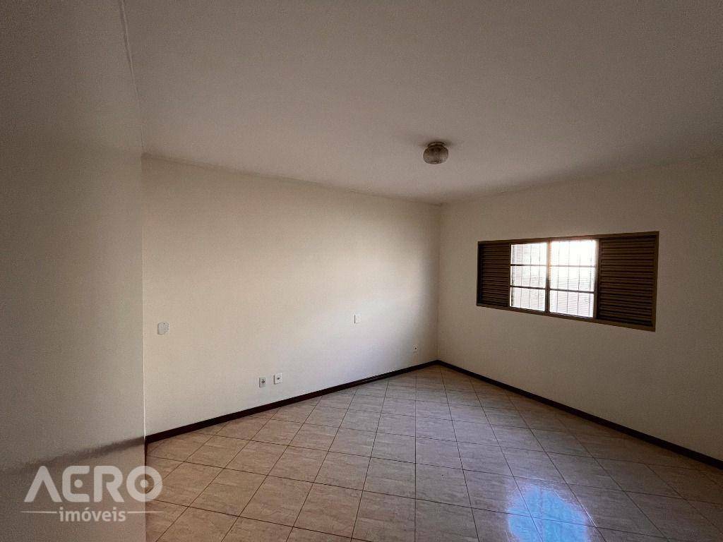 Casa à venda com 3 quartos, 206m² - Foto 12