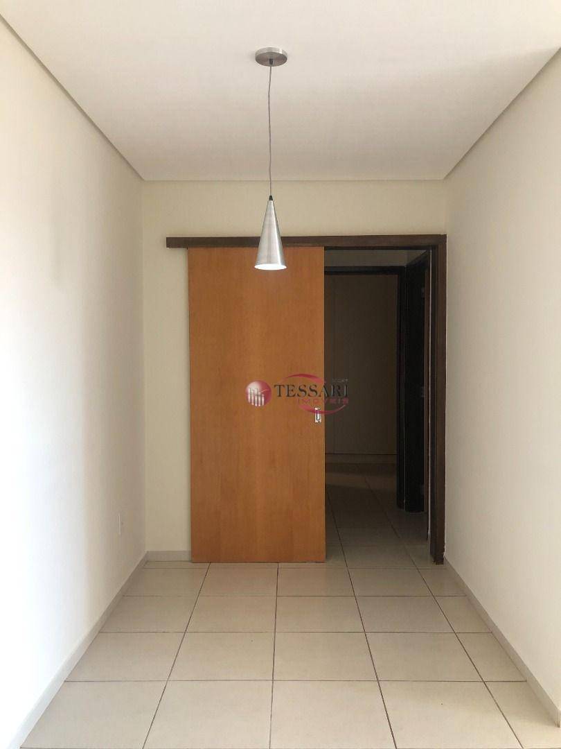 Apartamento para alugar com 2 quartos, 75m² - Foto 3