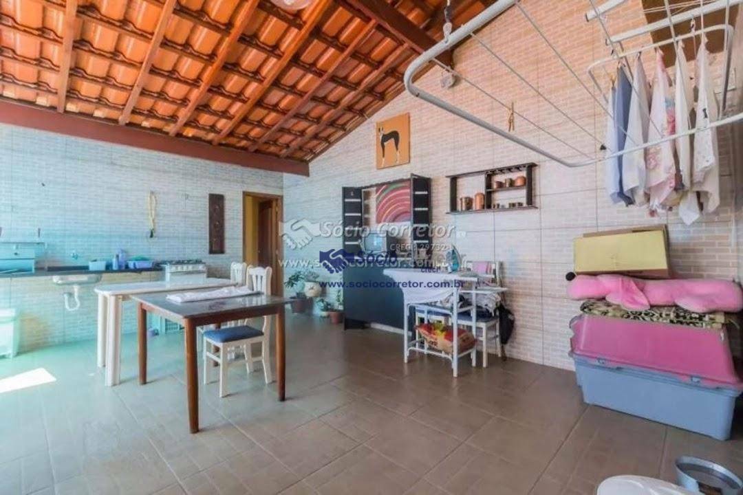 Sobrado à venda com 4 quartos, 200m² - Foto 4