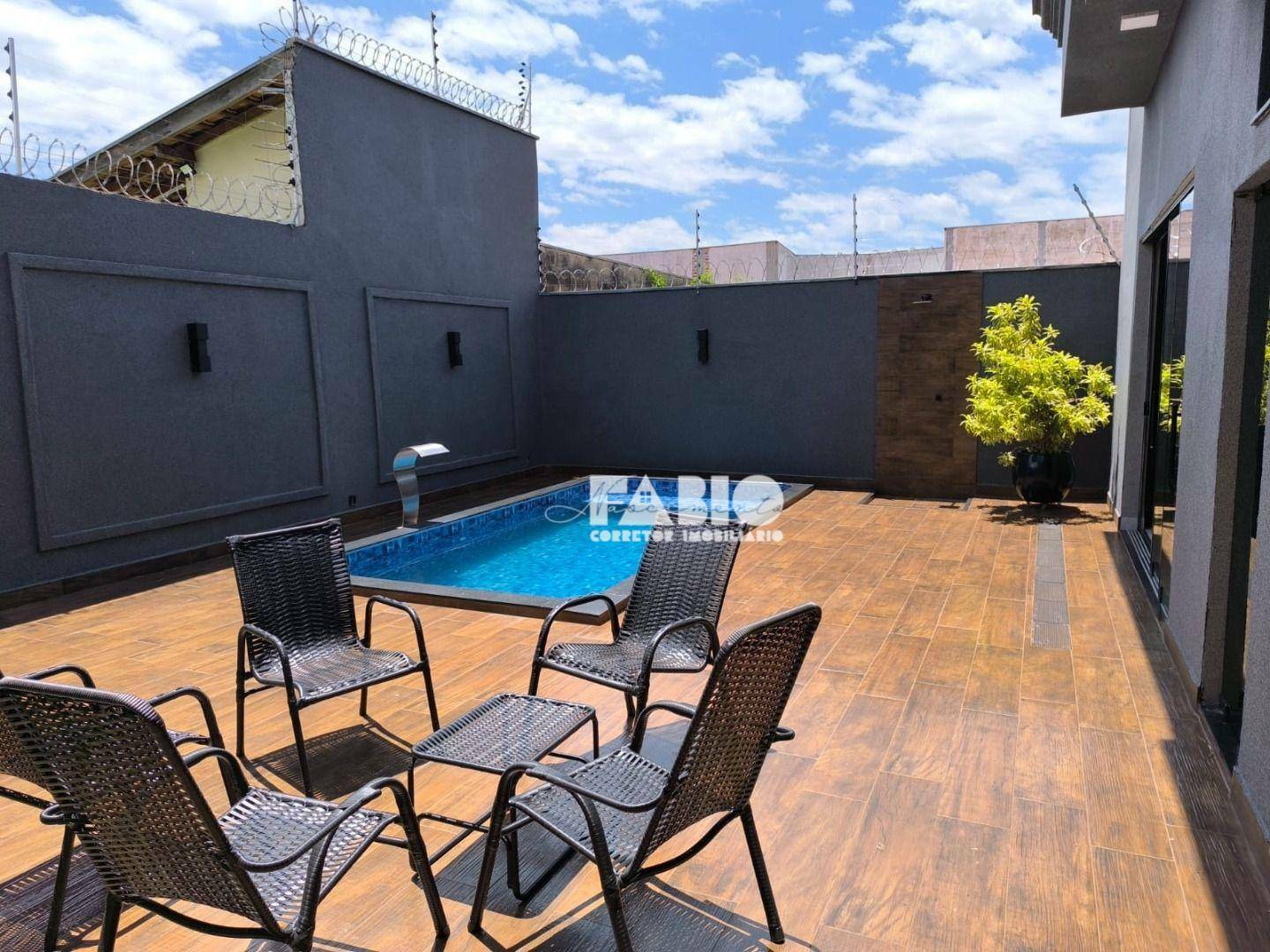 Casa à venda com 3 quartos, 158m² - Foto 1