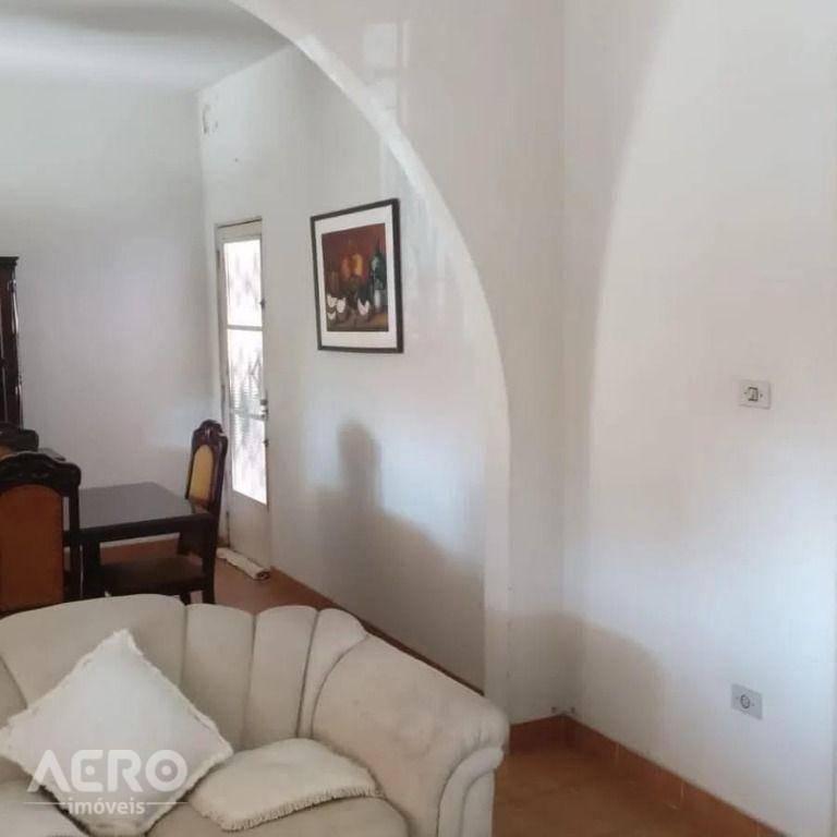 Casa à venda com 3 quartos, 204m² - Foto 7