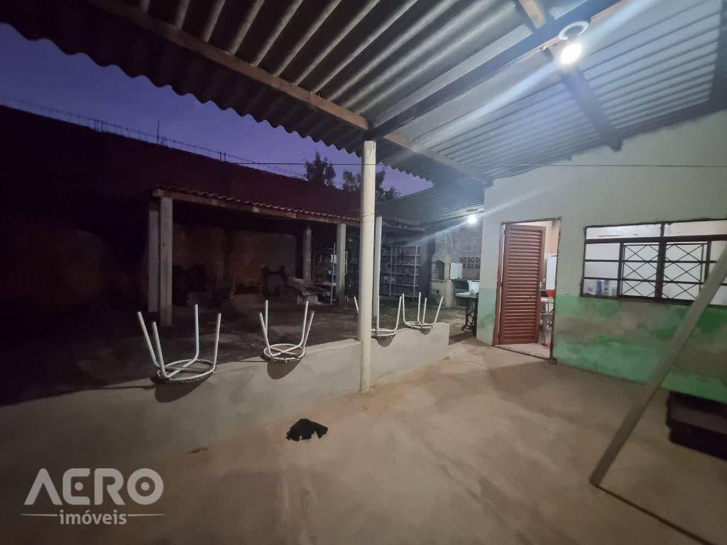 Casa para alugar com 2 quartos, 101m² - Foto 2