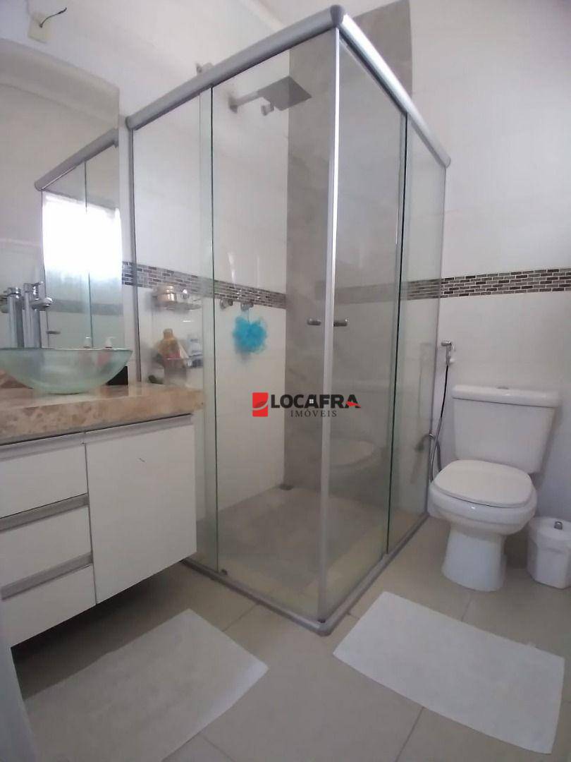 Casa de Condomínio à venda com 3 quartos, 218m² - Foto 17