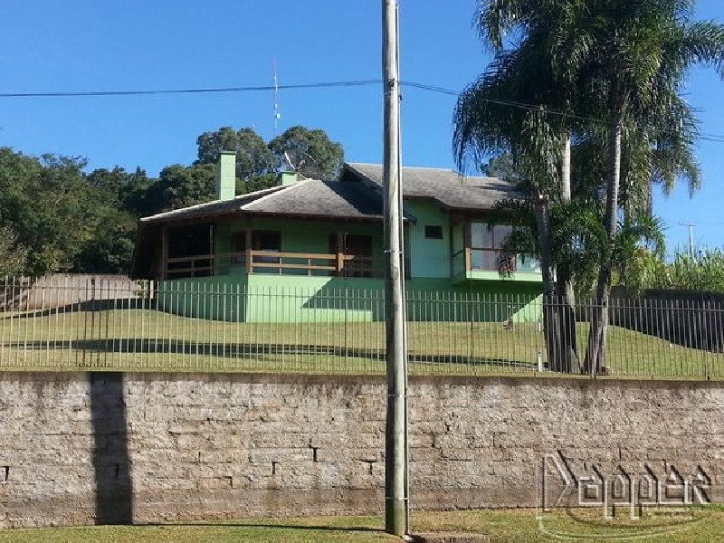 Casa à venda com 3 quartos, 217 - Foto 1