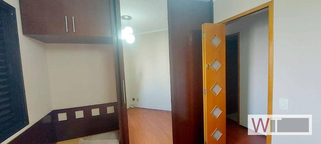 Apartamento para alugar com 3 quartos, 75m² - Foto 12