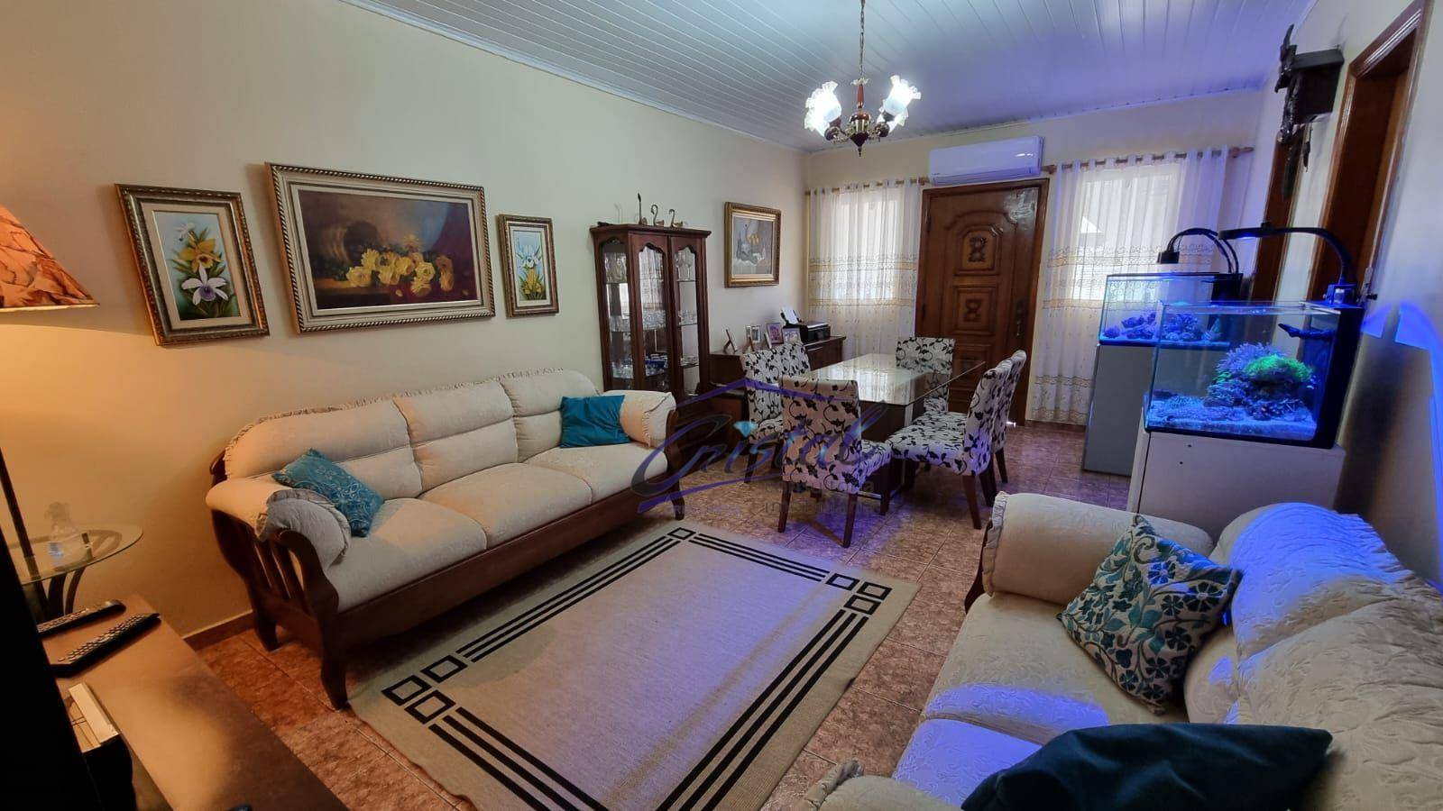 Casa à venda com 3 quartos, 141m² - Foto 1