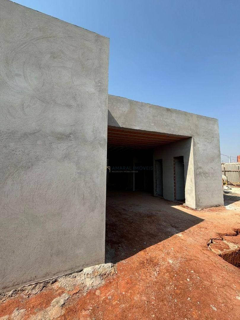 Sobrado à venda com 3 quartos, 250m² - Foto 1