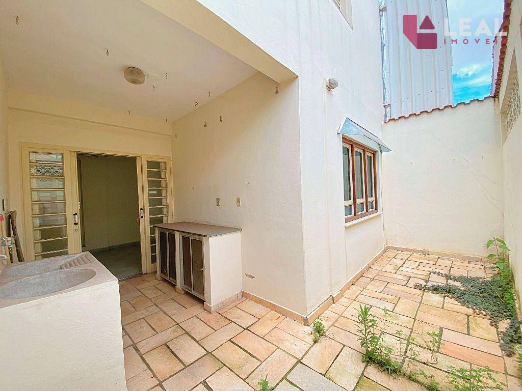 Casa à venda com 4 quartos, 240m² - Foto 37