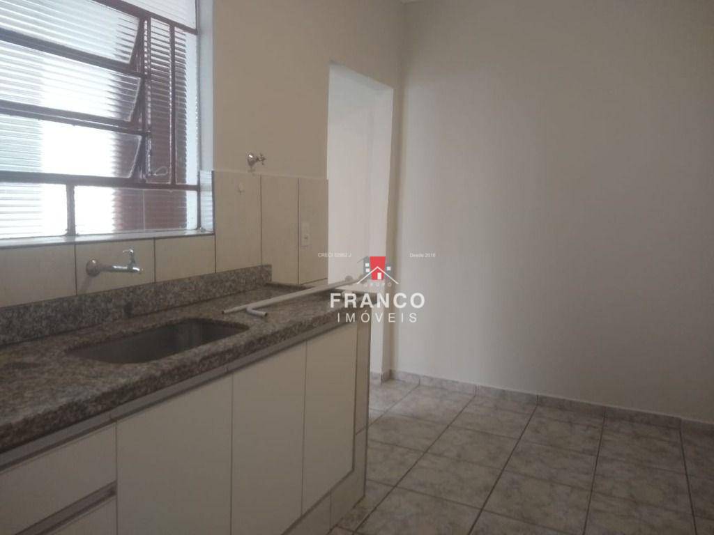 Casa para alugar com 1 quarto, 62m² - Foto 2