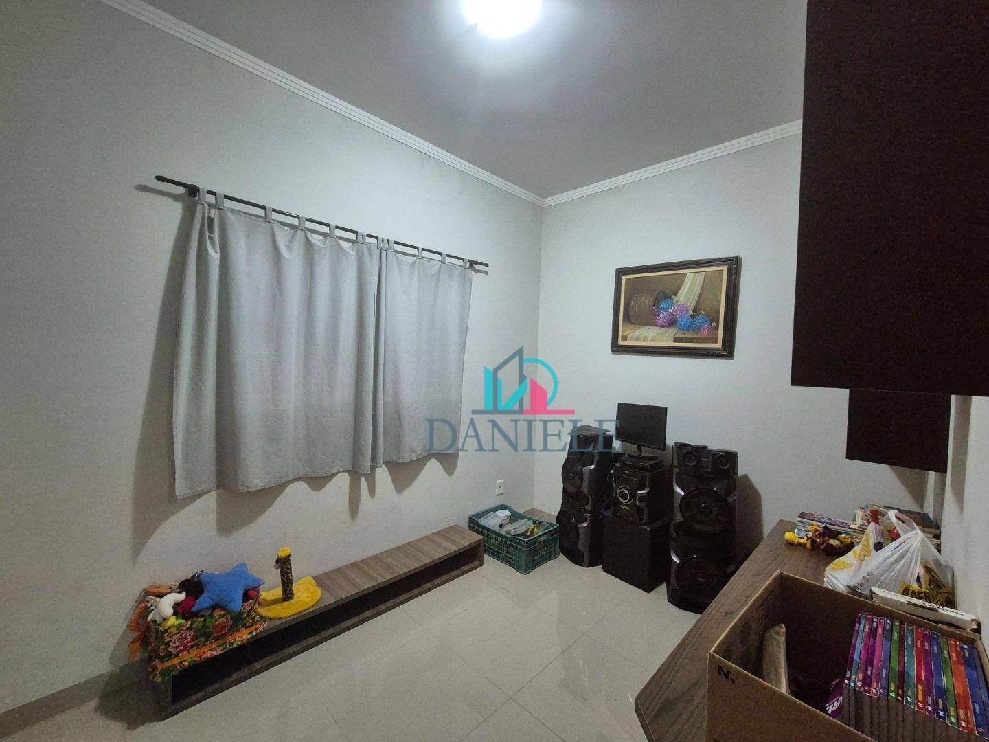 Casa à venda com 3 quartos, 240m² - Foto 4