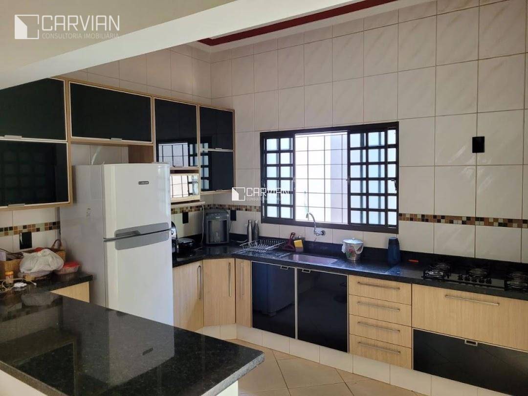 Casa à venda com 3 quartos, 170m² - Foto 4