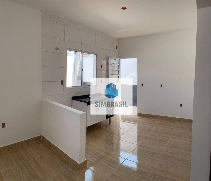 Casa à venda com 2 quartos, 60m² - Foto 2