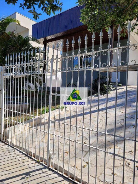 Casa de Condomínio à venda e aluguel com 3 quartos, 335m² - Foto 2