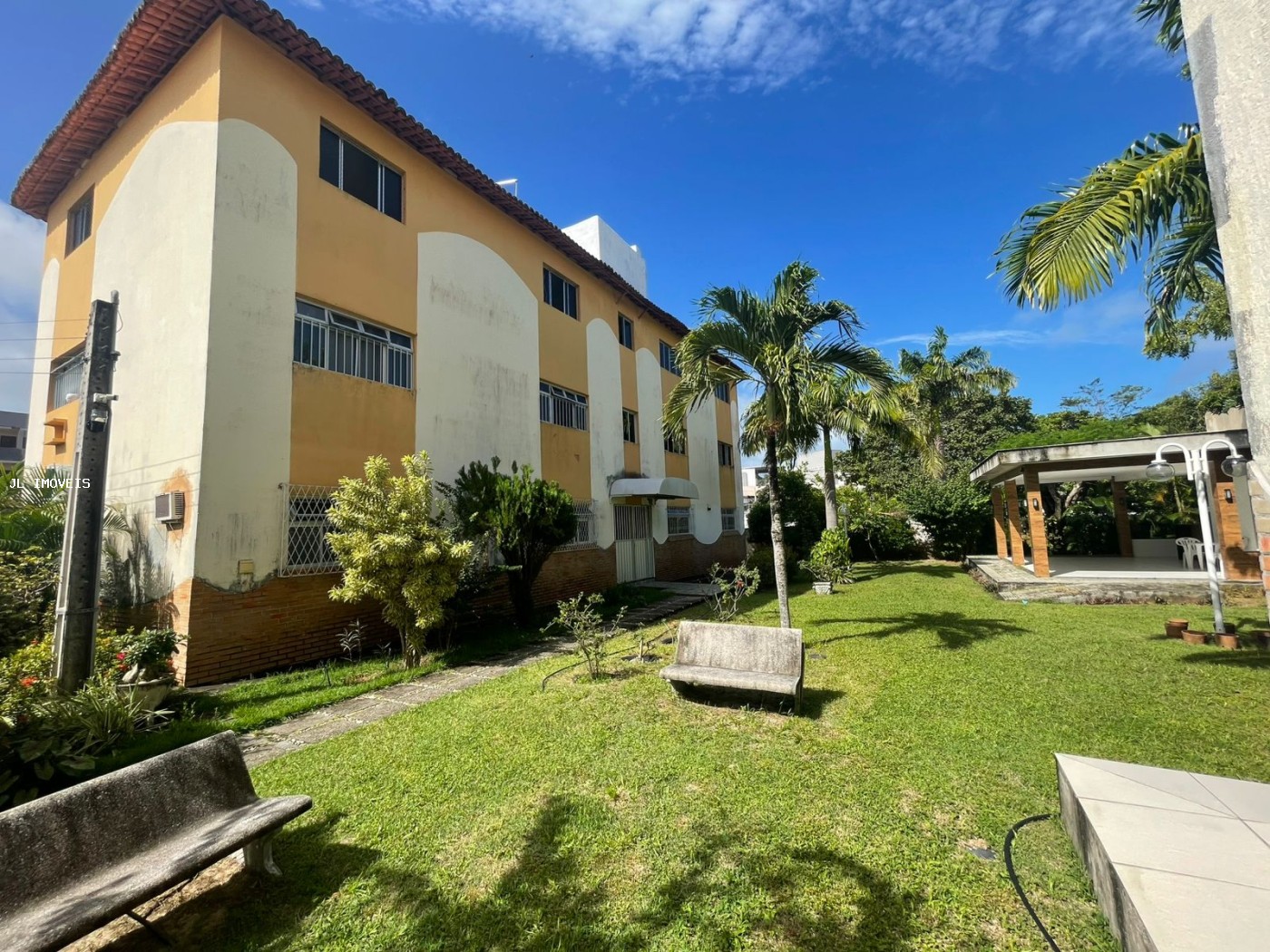 Apartamento à venda com 2 quartos, 75m² - Foto 1