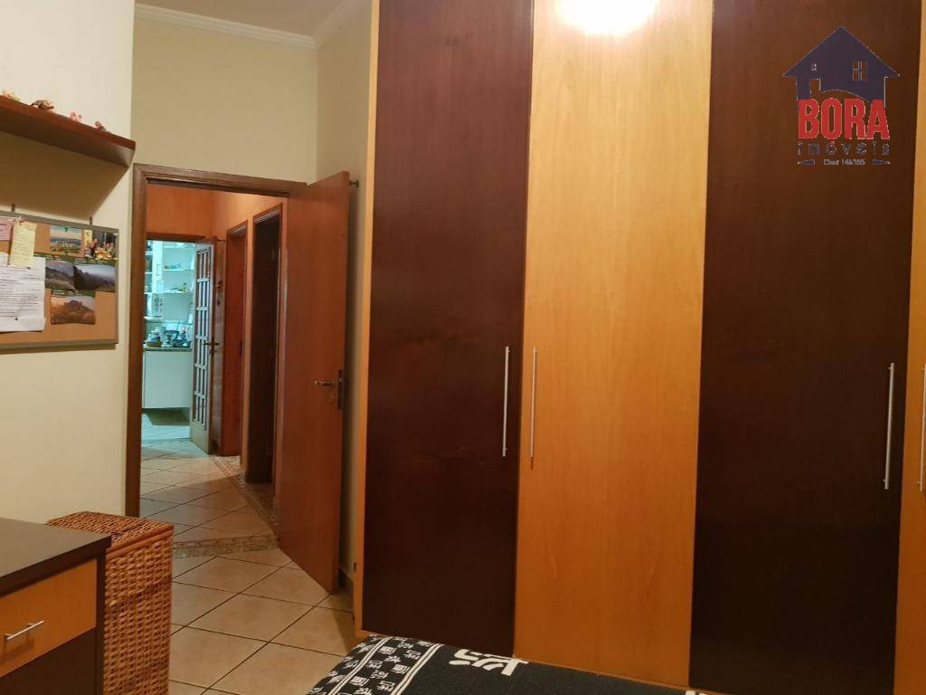 Casa à venda com 4 quartos, 311m² - Foto 18