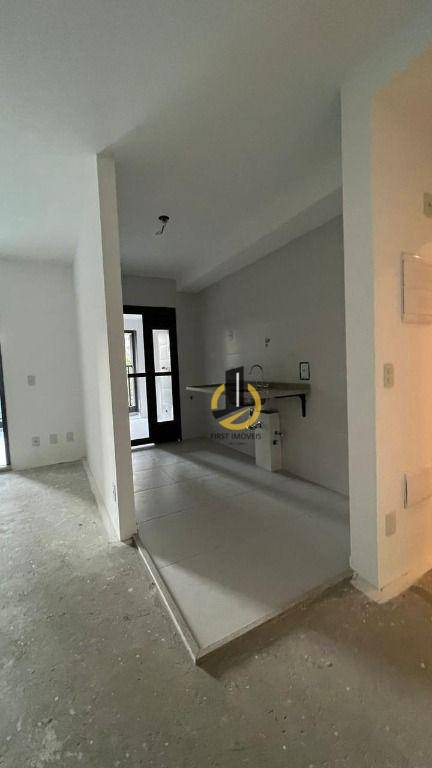 Apartamento à venda com 3 quartos, 105m² - Foto 1