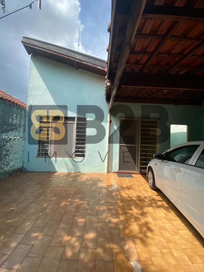 Casa à venda com 3 quartos, 180m² - Foto 1