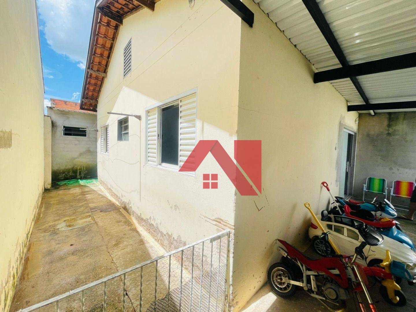 Casa à venda com 3 quartos, 68m² - Foto 1