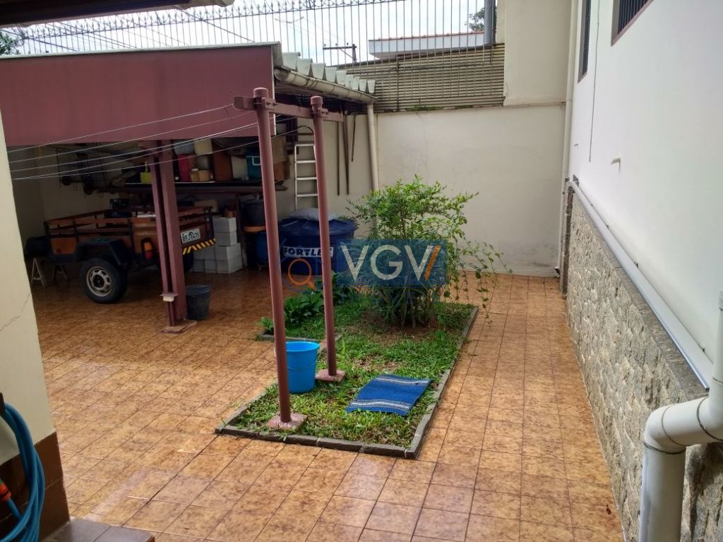 Casa à venda e aluguel com 5 quartos, 189m² - Foto 2