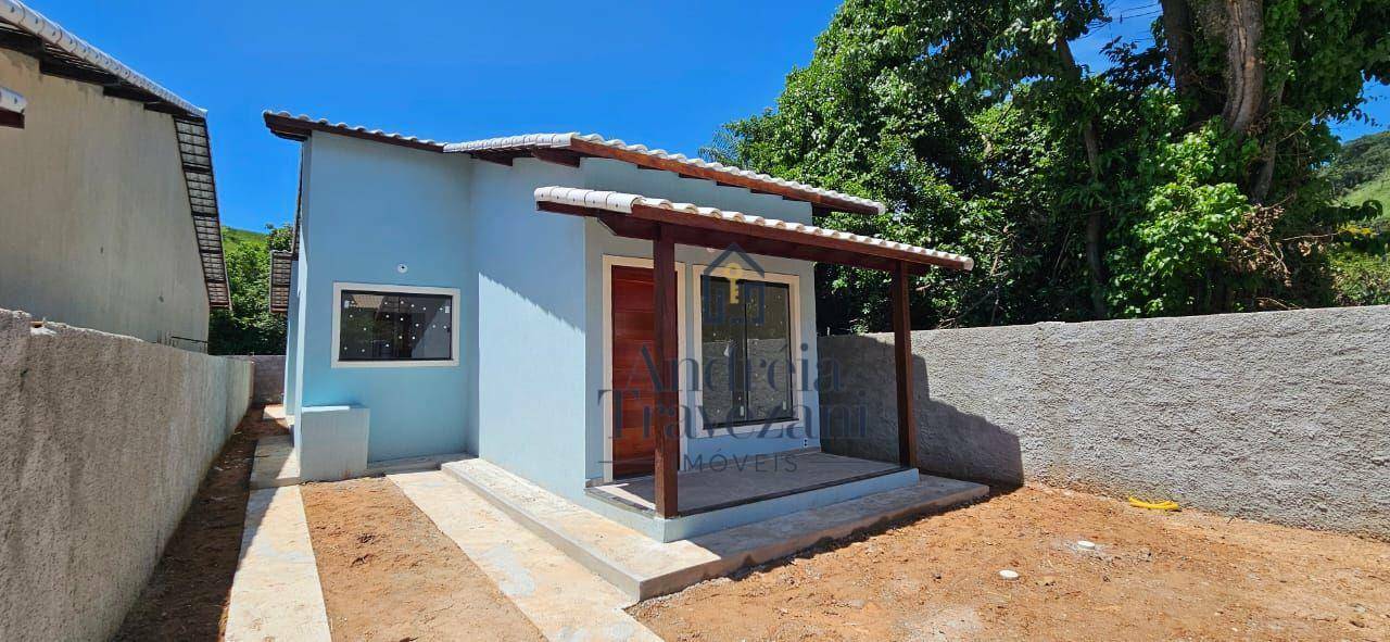 Casa à venda com 2 quartos, 90m² - Foto 1