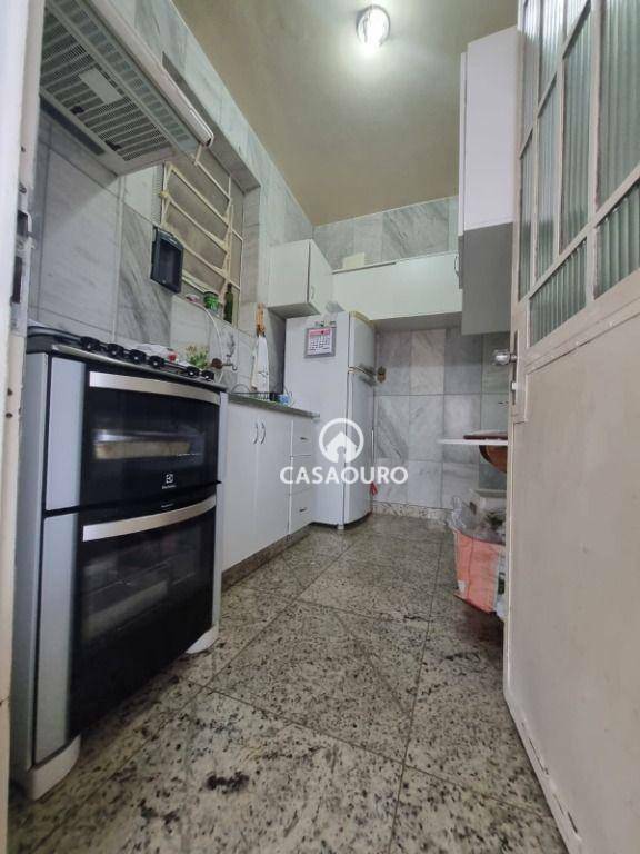 Casa à venda com 3 quartos, 250m² - Foto 7