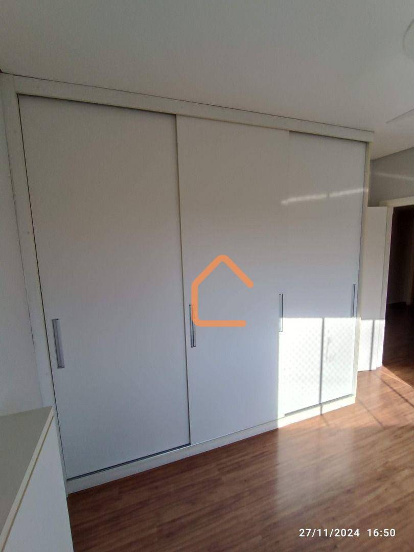 Apartamento para alugar com 3 quartos, 140m² - Foto 13