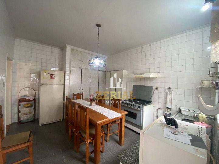 Casa à venda e aluguel com 3 quartos, 250m² - Foto 9