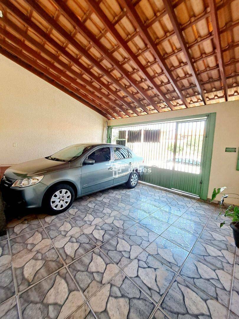 Casa à venda com 2 quartos, 90m² - Foto 1