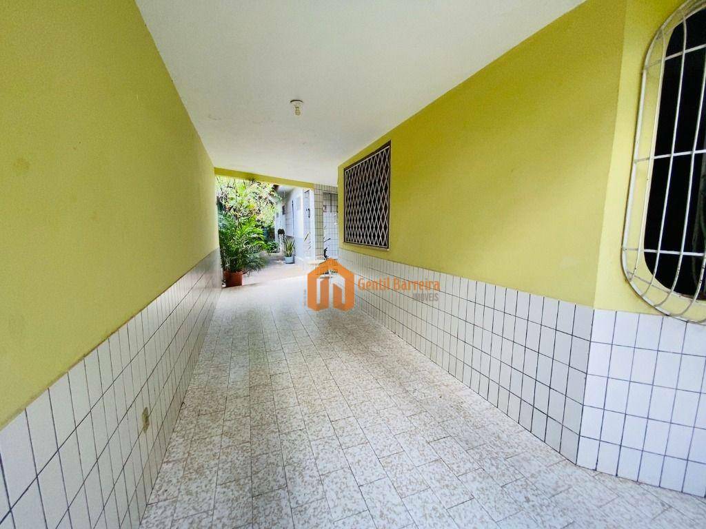 Casa à venda com 3 quartos, 220m² - Foto 4