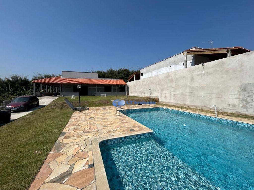Chácara à venda com 4 quartos, 380m² - Foto 1
