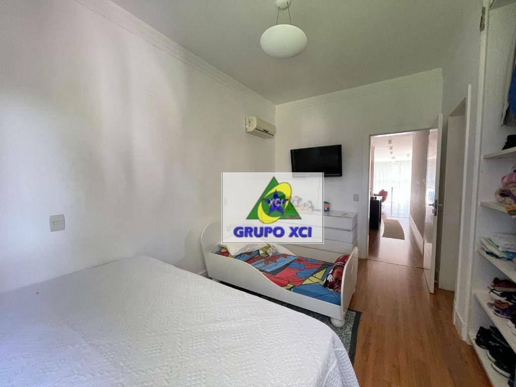 Casa para alugar com 4 quartos, 650m² - Foto 17