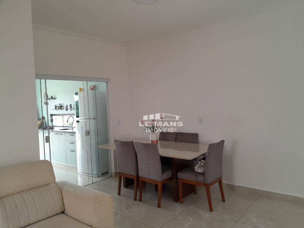 Casa à venda com 4 quartos, 155m² - Foto 4