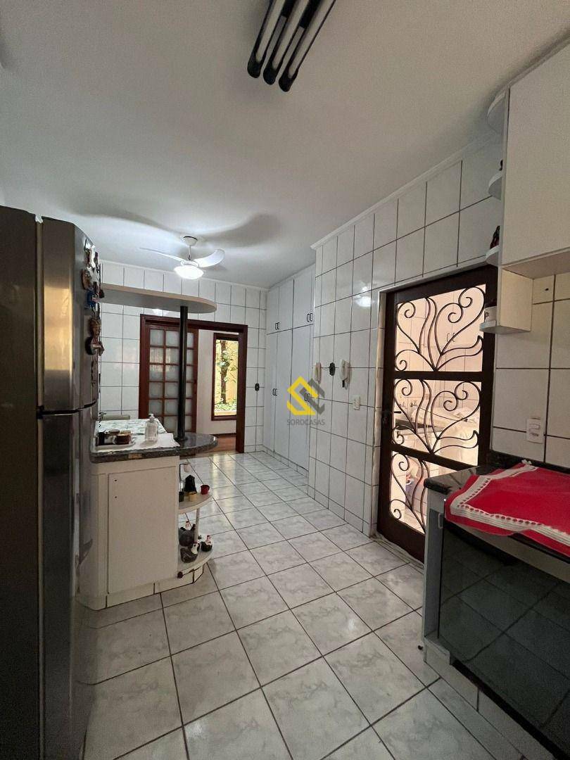 Casa à venda com 3 quartos, 200m² - Foto 37