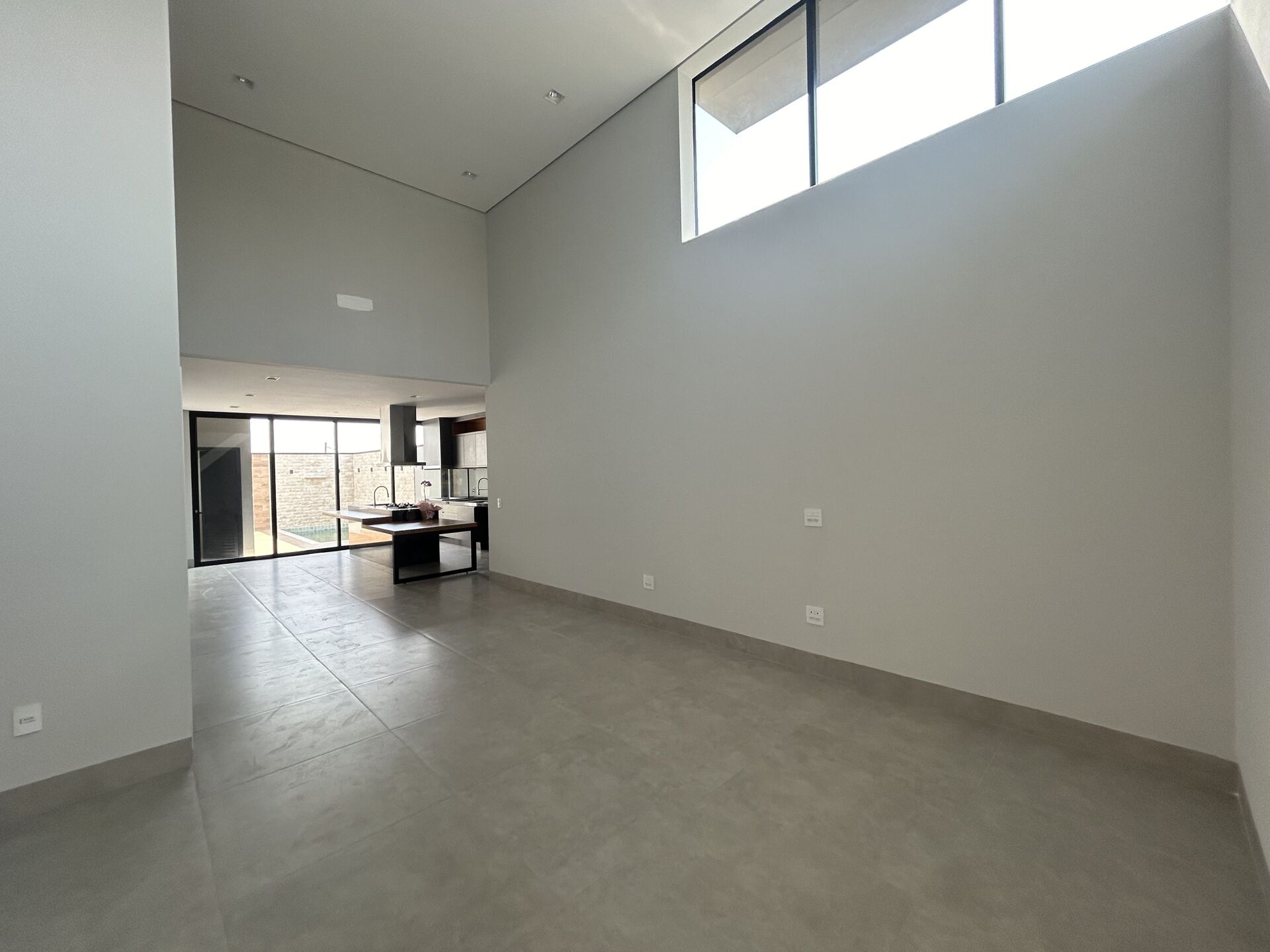 Casa à venda com 3 quartos, 220m² - Foto 4