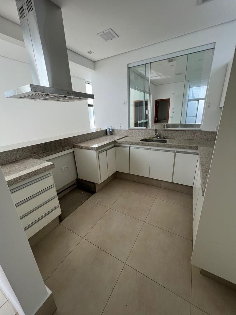 Casa à venda com 3 quartos, 200m² - Foto 1