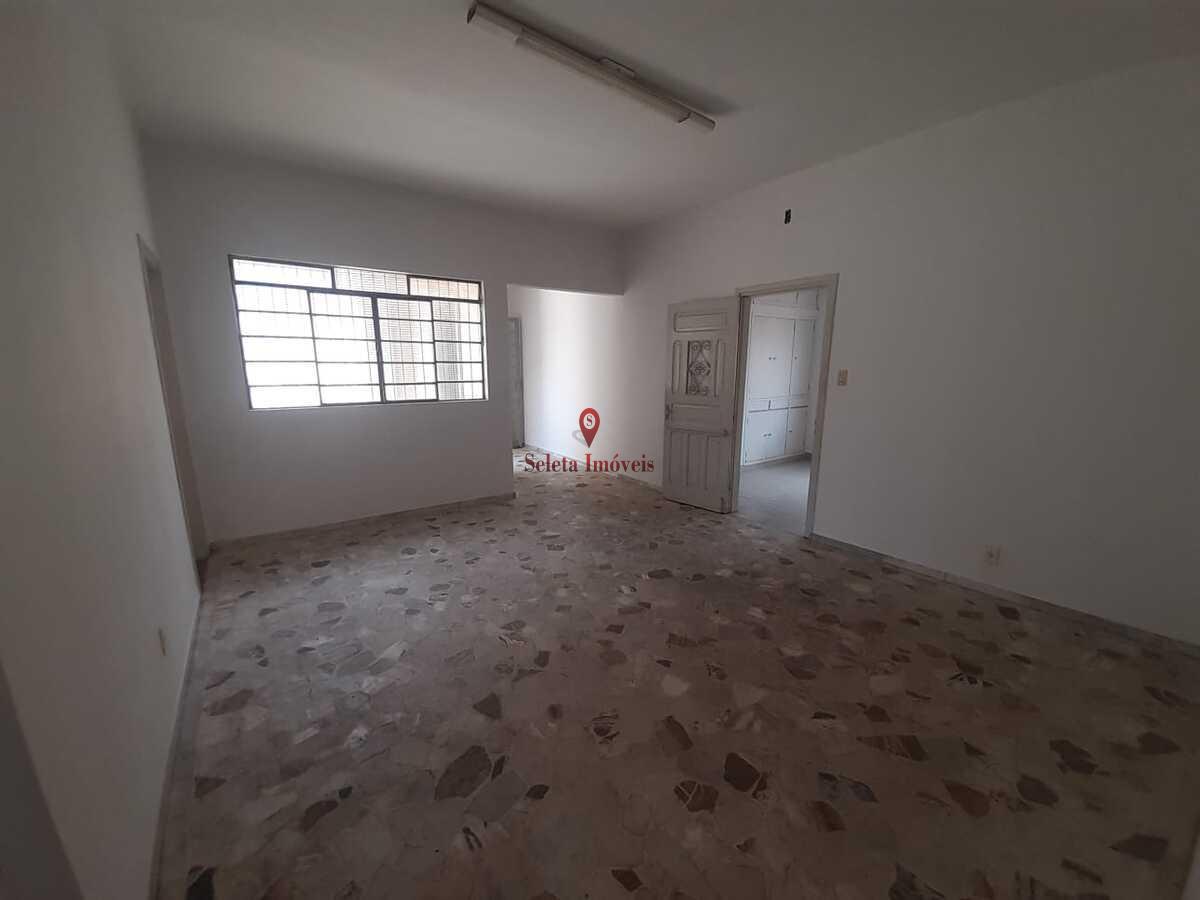 Casa para alugar com 6 quartos, 380m² - Foto 12