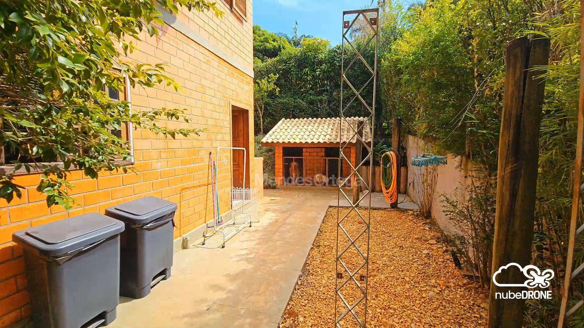 Casa de Condomínio à venda com 4 quartos, 400m² - Foto 18