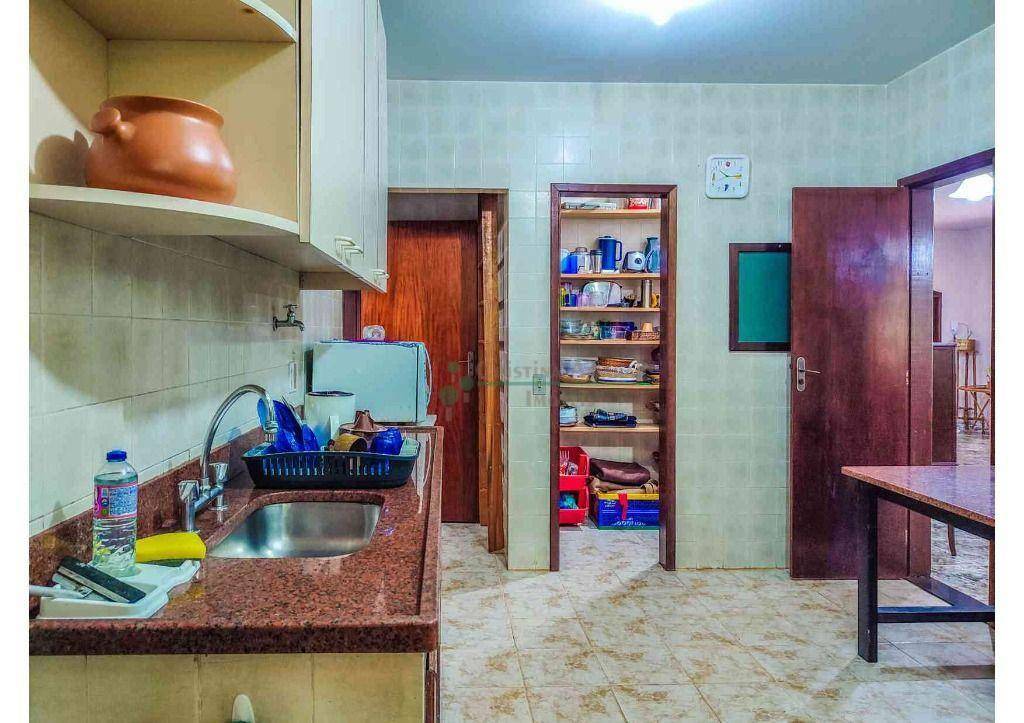 Casa de Condomínio à venda com 4 quartos, 300m² - Foto 9