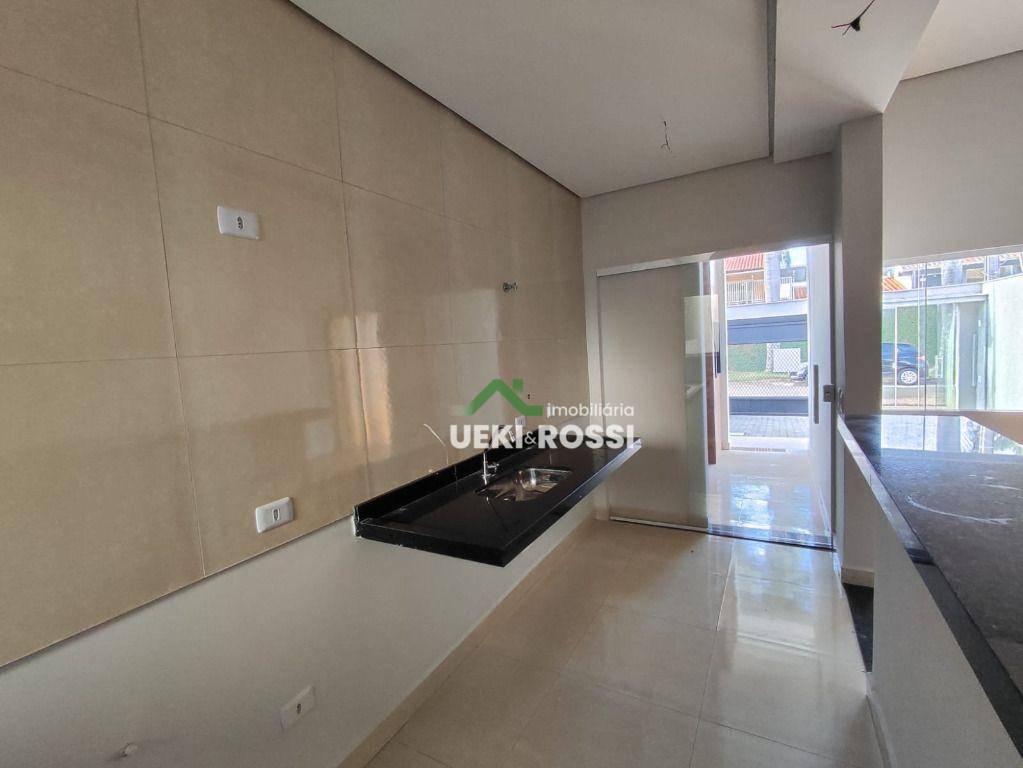 Casa à venda e aluguel com 3 quartos, 87m² - Foto 1