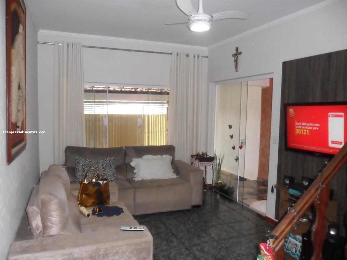 Sobrado à venda com 3 quartos, 169m² - Foto 2