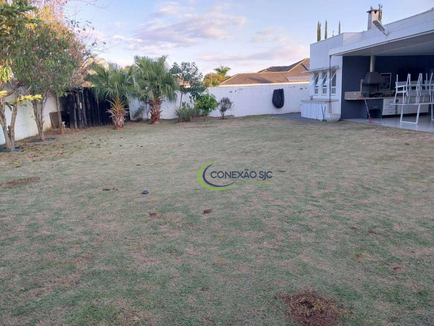 Casa de Condomínio à venda com 4 quartos, 400m² - Foto 1