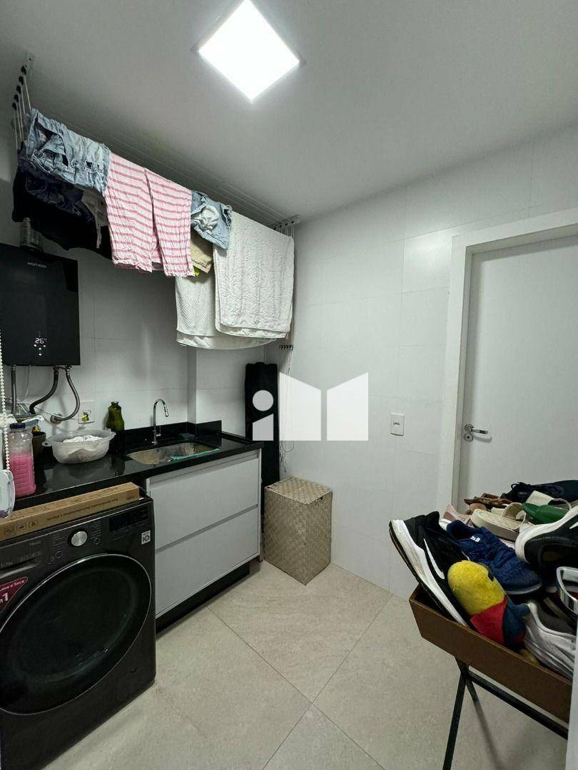 Apartamento à venda com 3 quartos, 202m² - Foto 35