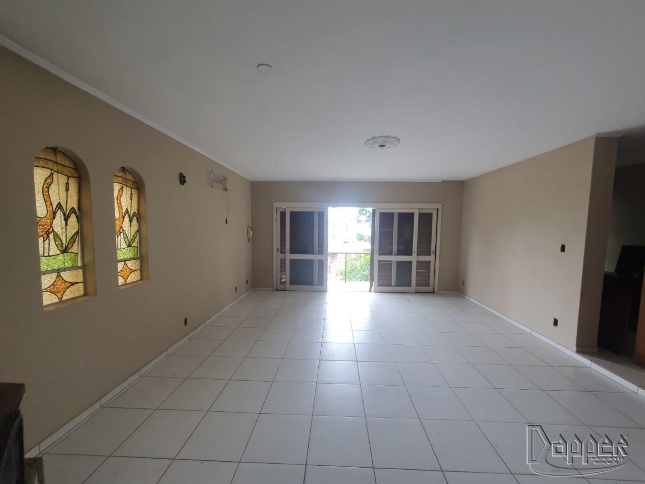 Casa para alugar com 3 quartos, 250m² - Foto 1